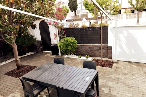 Beach, train & supermarket 5 min. walking distance