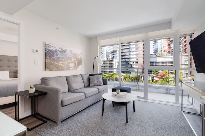 Upscale Two Bedroom Suite at Level Richards