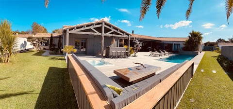 La Grande Cabine, 150 m from the wild coast.