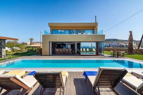 Villa Kouvohori Sea front Pool Jacuzzi 6BDs 21Pax