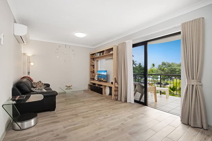Best Location, Modern Apartment On The Strand - Magnetic Island