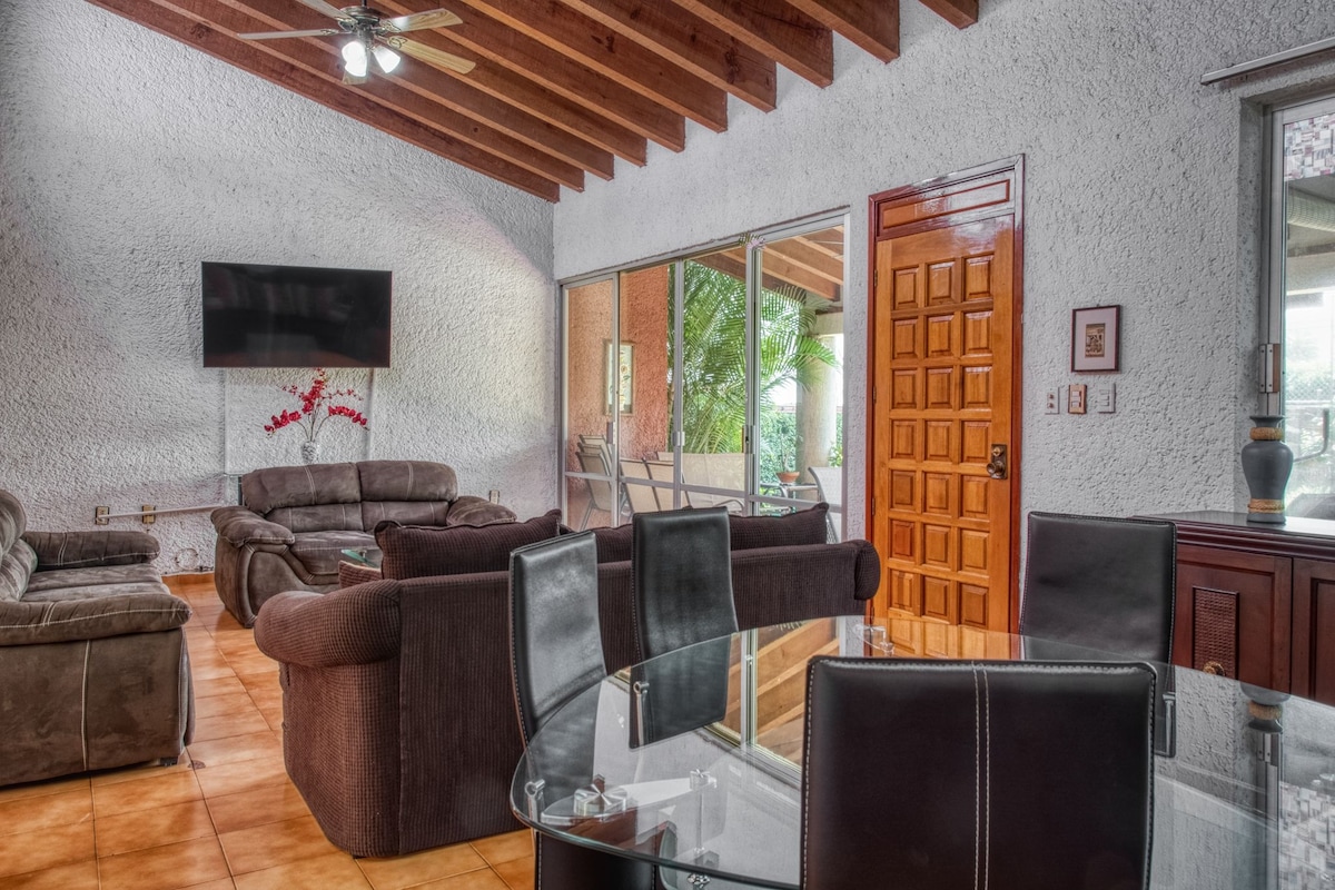 Airbnb con mejor rendimiento: Lake House, single floor, swimming pool, pet friendly en Cuernavaca