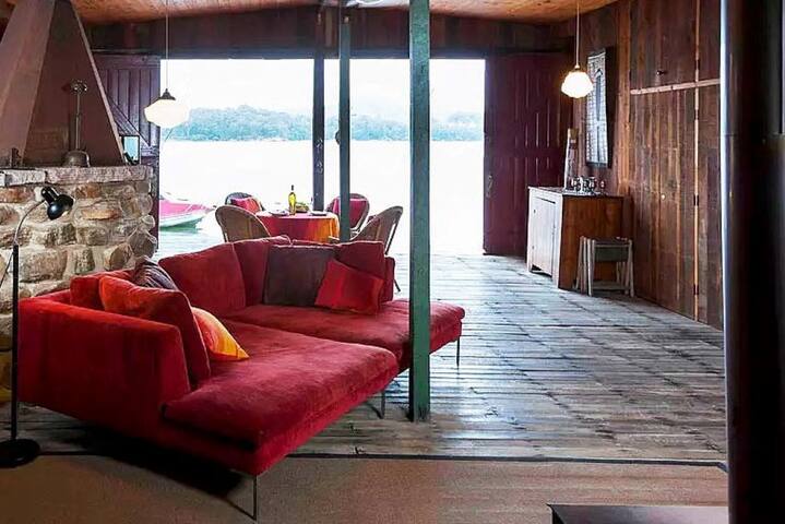 Oxley Boatshed . A Classic Hawkesbury Boatshed gallery image 4