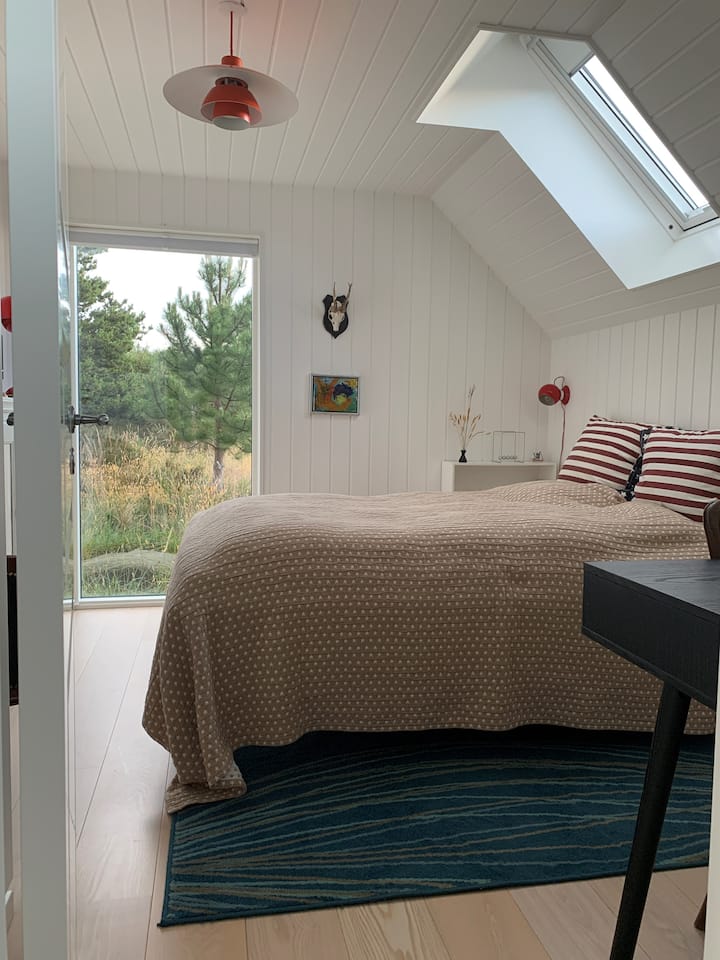 Soveværelse seng str. 140x200