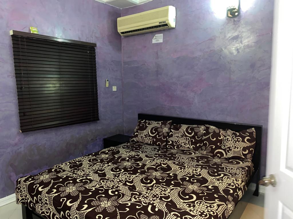 ห้องสีม่วง