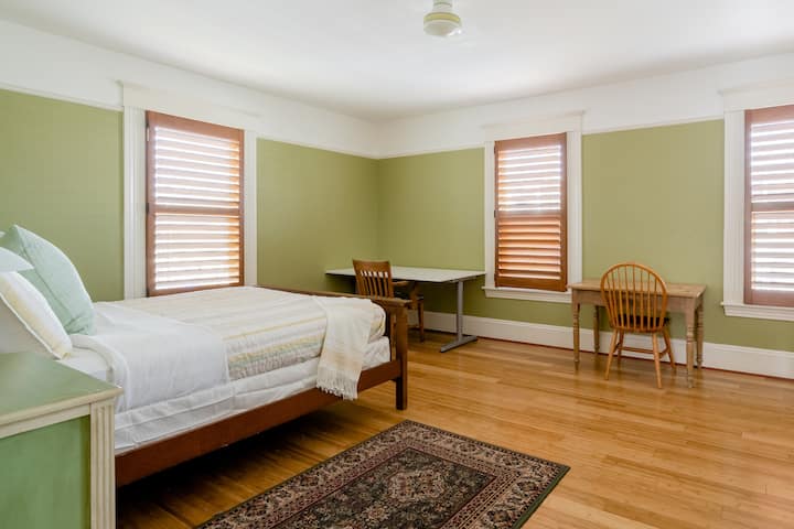 Sun Filled Home In Buckman Neighborhood W 3 Beds Houses For Rent In Portland Oregon United States