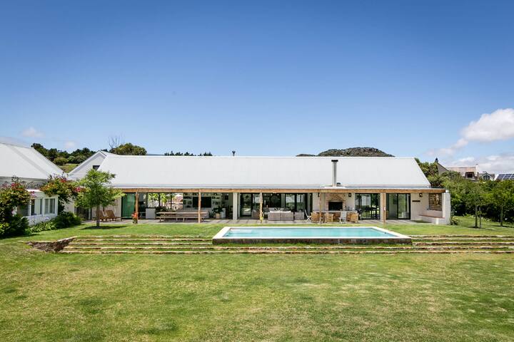 Gorgeous Noordhoek home with stunning sea views gallery image 2