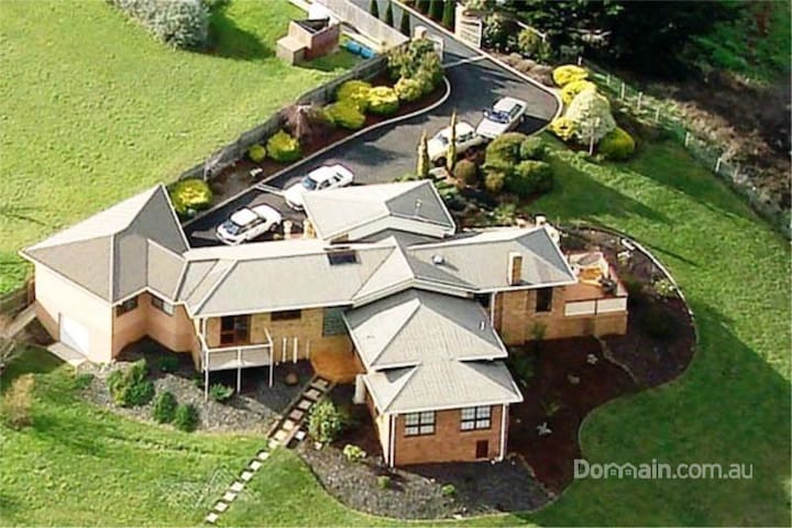 4 Bedroom house with spa at Don Devonport Tasmania