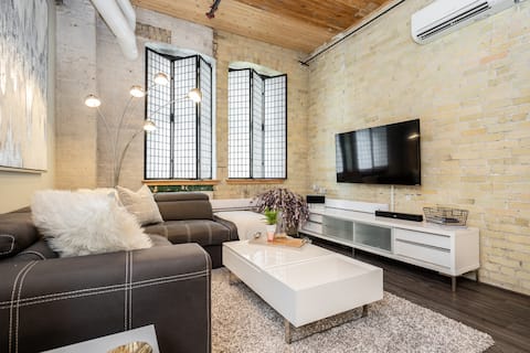 Warehouse Loft in Exchange District w/parking!