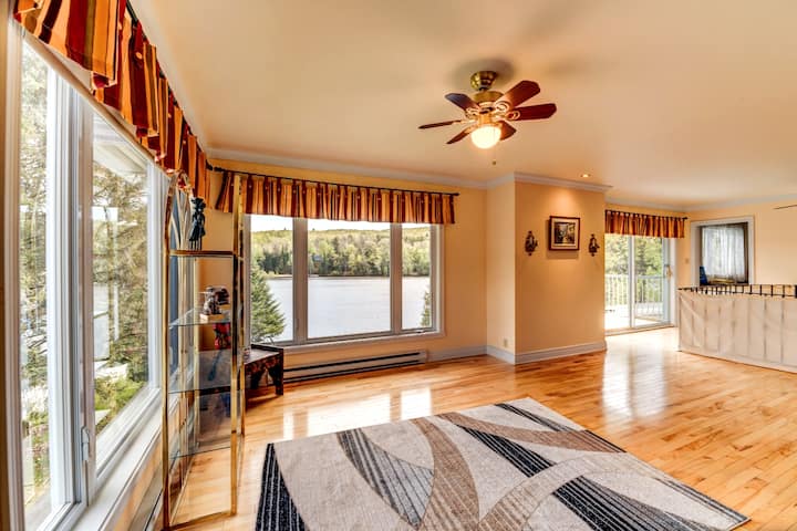 楼上休息室/上层杠杆客厅