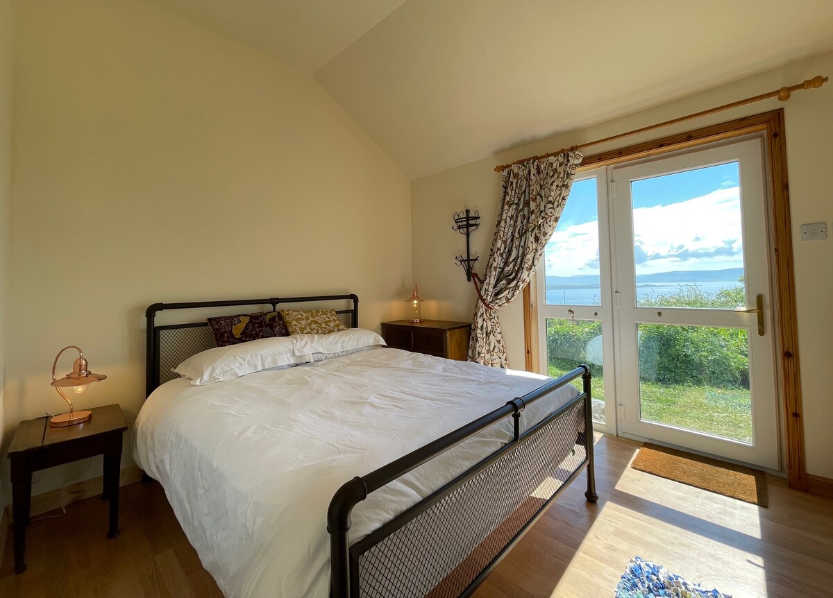 Studio bedroom with ensuite showeroom and panoramic sea views