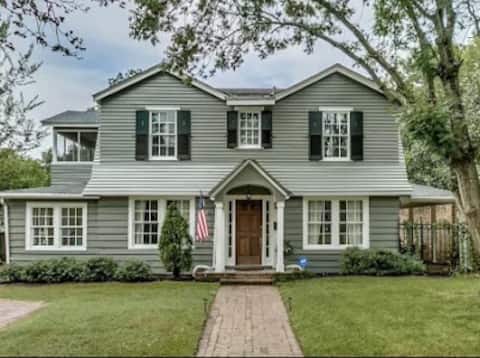 Historic downtown home, short walk to stadium!