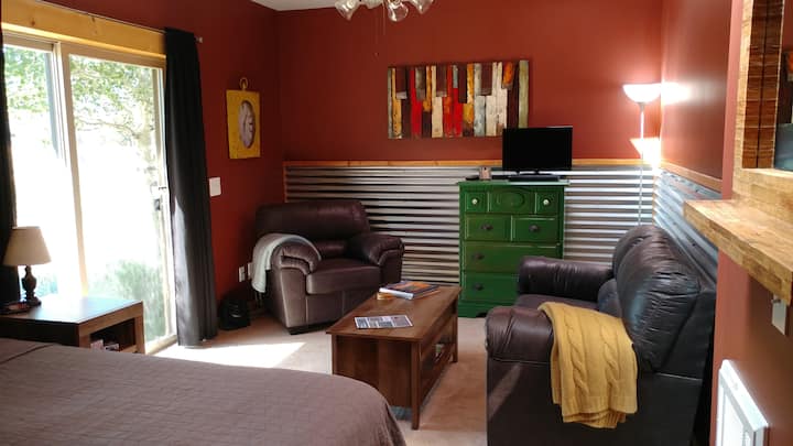 Departamento estudio de 250 pies cuadrados con vistas increíbles de Pikes Peak.