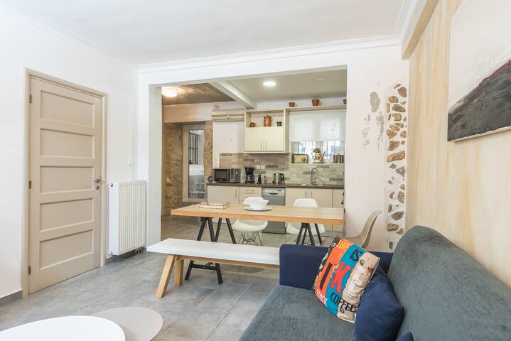 Neoclassical flat in the heart of Athens, Plaka