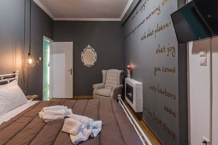 Walk to Iconic Athenian Locations from a Chic Home gallery image 4