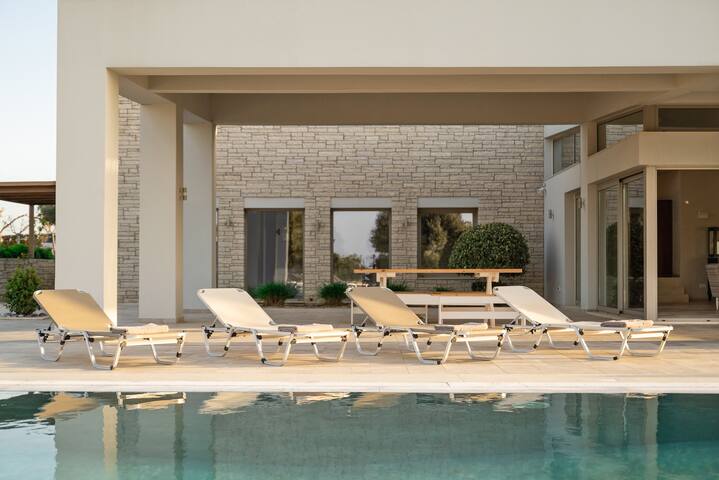 Diktamon Retreat Luxury Villa gallery image 3