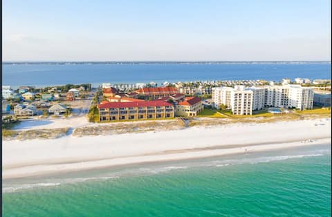 Popular Airbnb listing: Family Friendly Townhome - Close To The Beach! in Oriole Beach