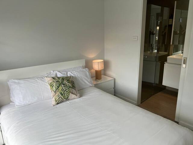 2 Bedroom 2 Bathroom- Across from Austin Hospital gallery image 4