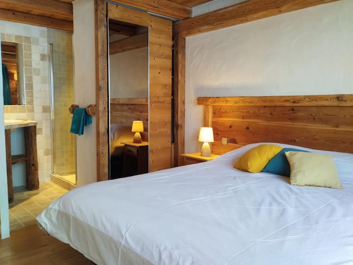 3号卧室配备160cm x 200cm双人床和带独立淋浴间的卫生间