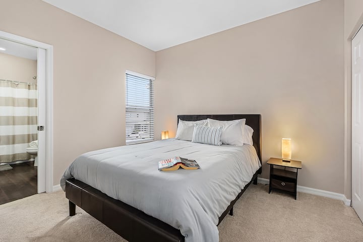 أول غرفة ضيوف