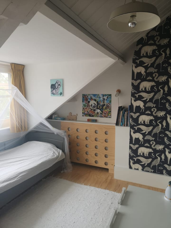 Детска спална соба (трет кат)