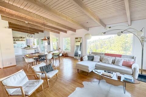 Beautiful Mid Century with  Panoramic Views