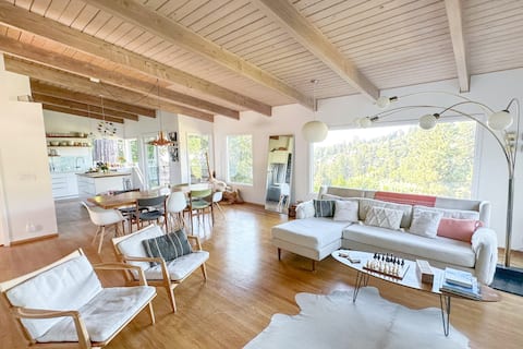 Beautiful Mid Century with Panoramic Views