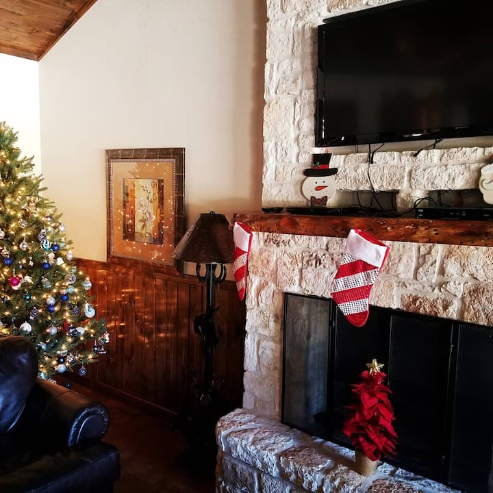 Los ArcosAmazing home with pool Houses for Rent in Concan, Texas