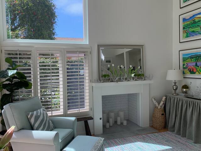 Light-Filled Luxury in La Jolla’s Best Location gallery image 2