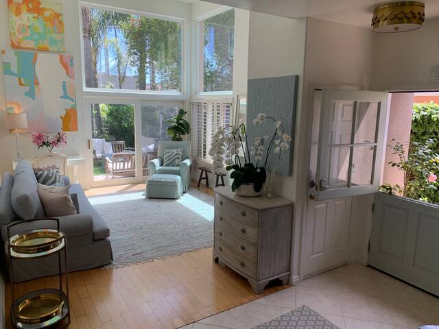 Light-Filled Luxury in La Jolla’s Best Location