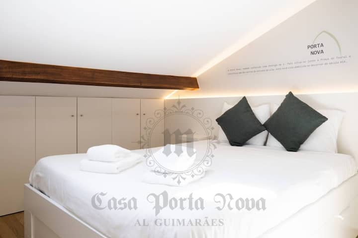 Suite con cama doble y armario.