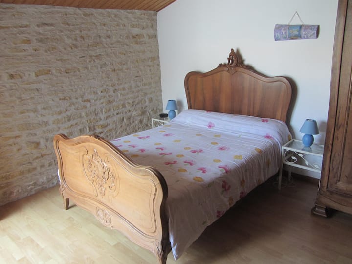 Kamer met 1 tweepersoonsbed en 1 eenpersoonsbed