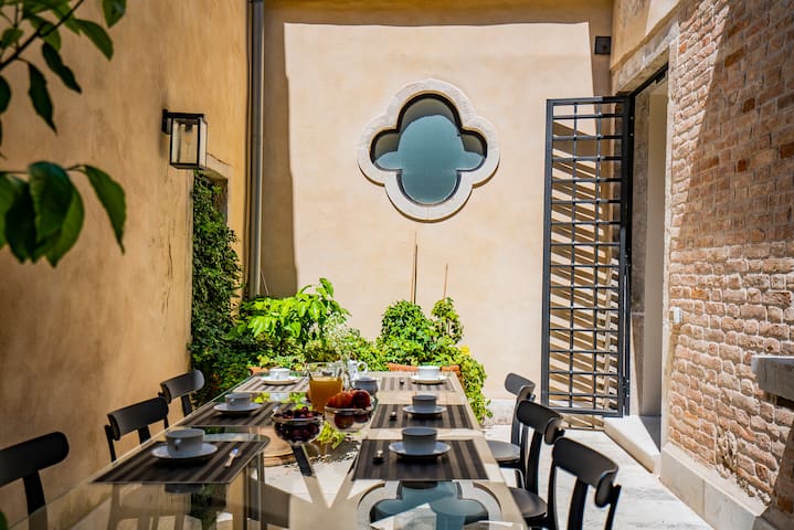 Sartor Apartment with Canal View and Private Court