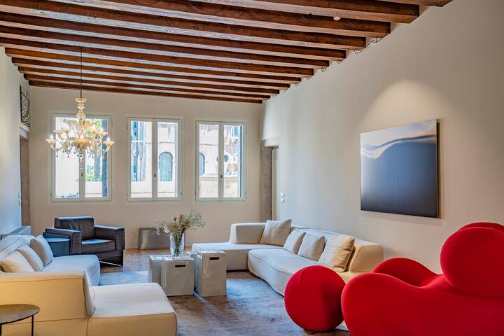 Sartor Apartment with Canal View and Private Court gallery image 4