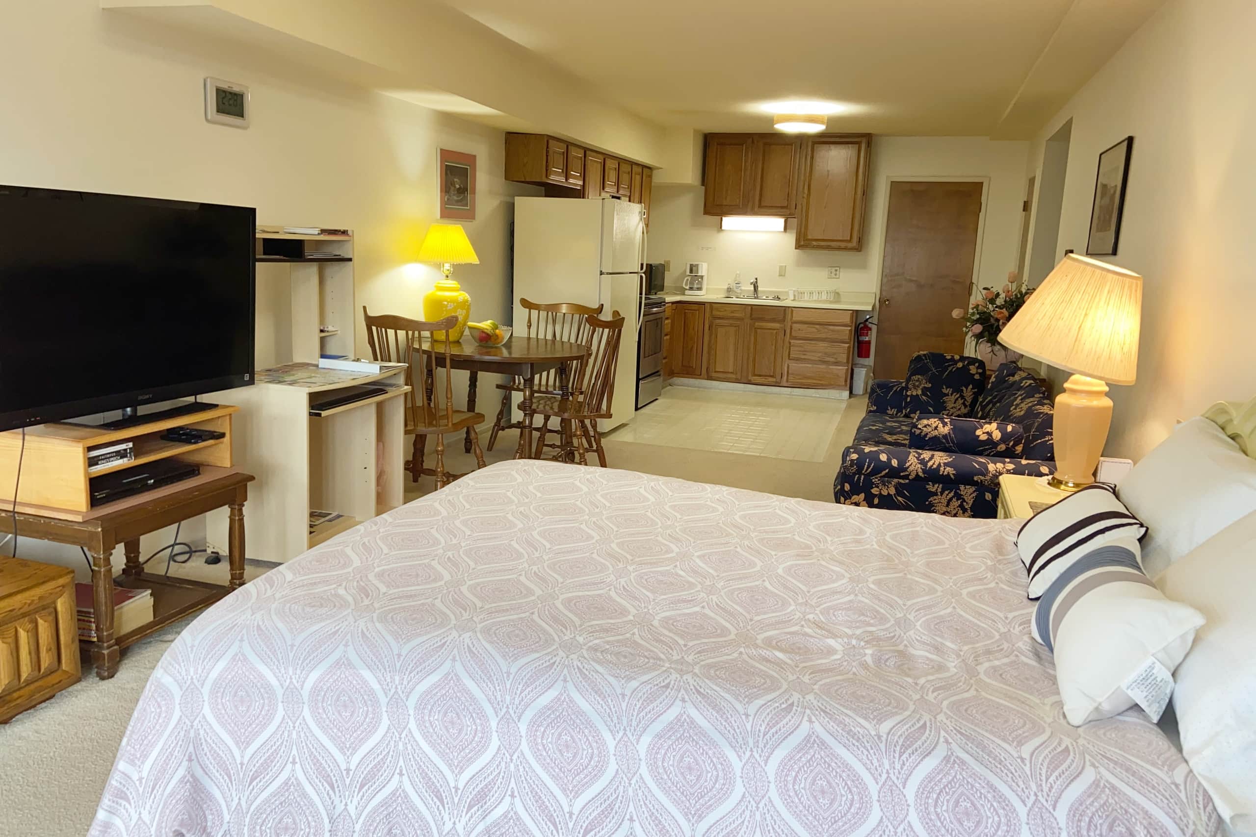 Spacious Getaway Near the Ocean - Image 2