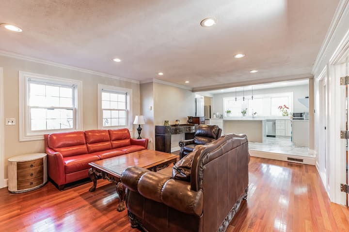 Comfortable House In Newton - Wellesley, MA