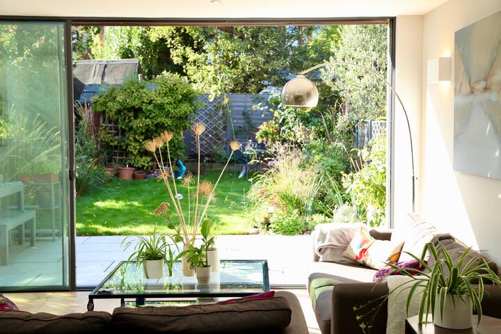 Beautiful Edwardian family house by the park gallery image 3