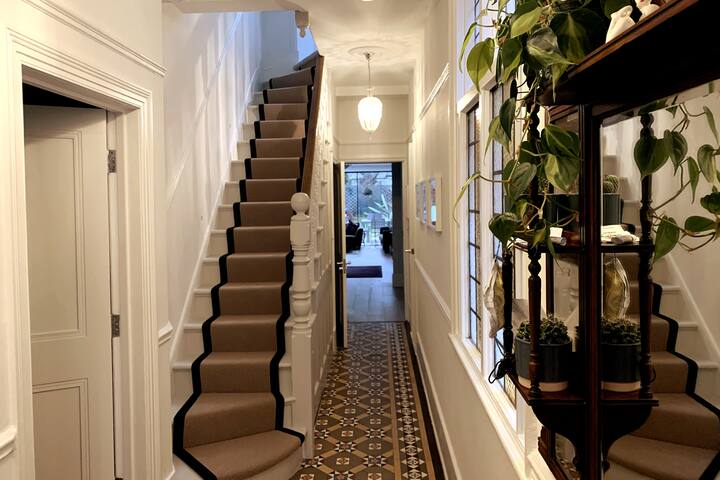 Beautiful Edwardian family house by the park gallery image 5