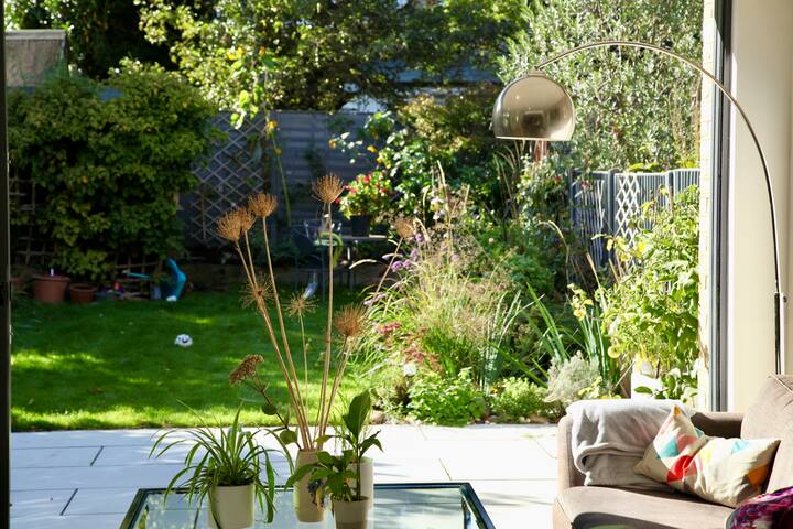 Beautiful Edwardian family house by the park gallery image 2