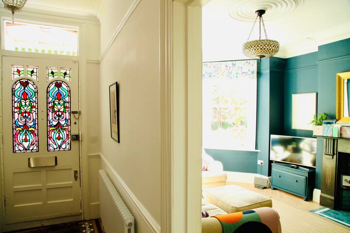 Beautiful Edwardian family house by the park gallery image 4