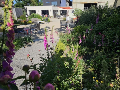 Country home with a Pub & Restaurant onsite !