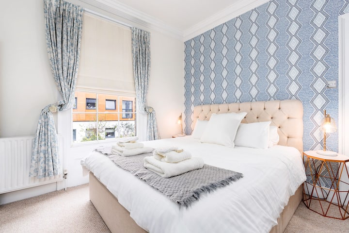 Chambre 1 : super king size avec salle de bains privative