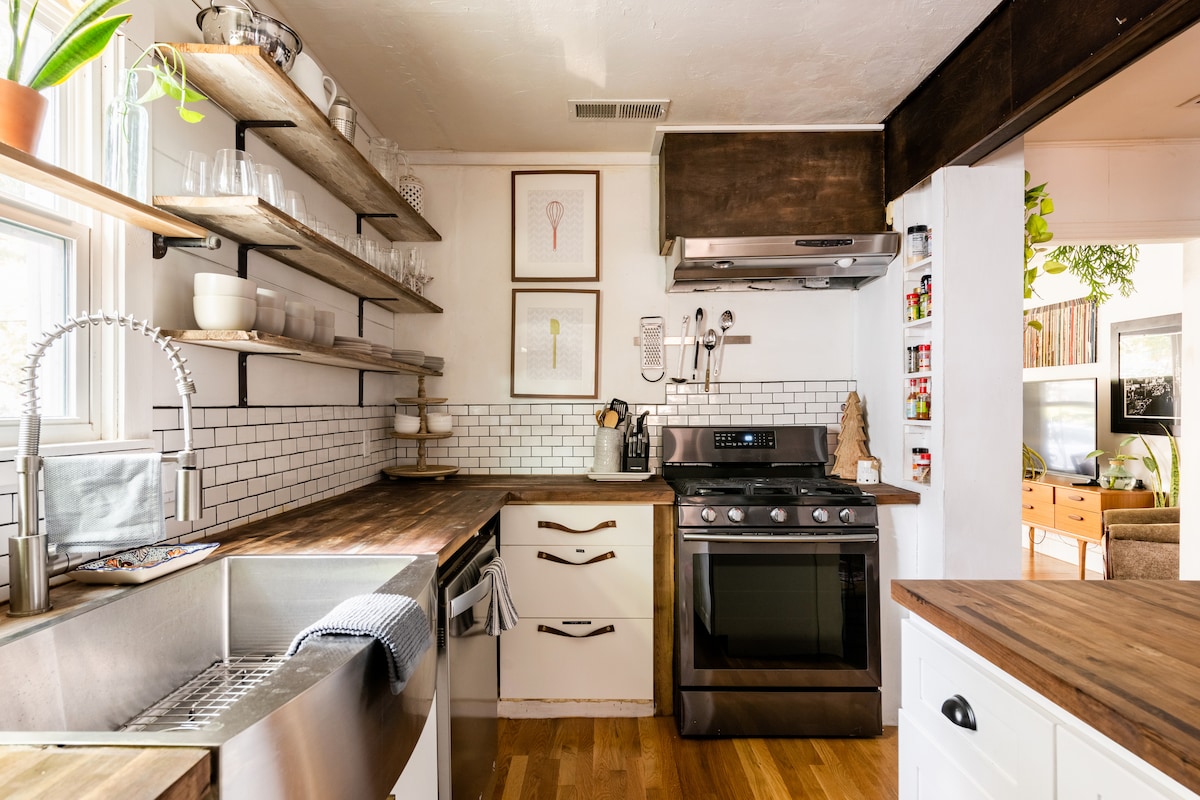 Colorful East Austin Bungalow | Patio | Walkable