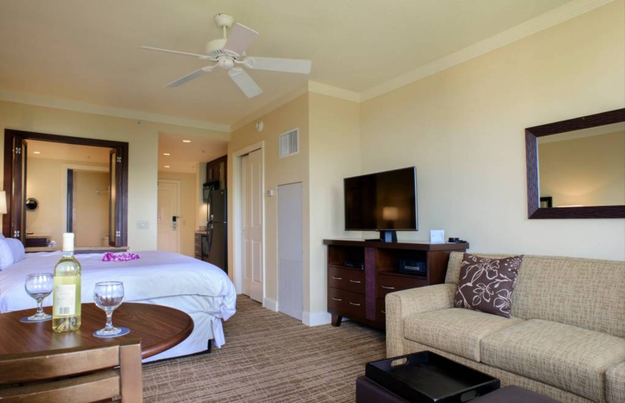 Condo in Lahaina · ★4.9 · 1 bedroom · 2 beds · 1 bath - Image 4