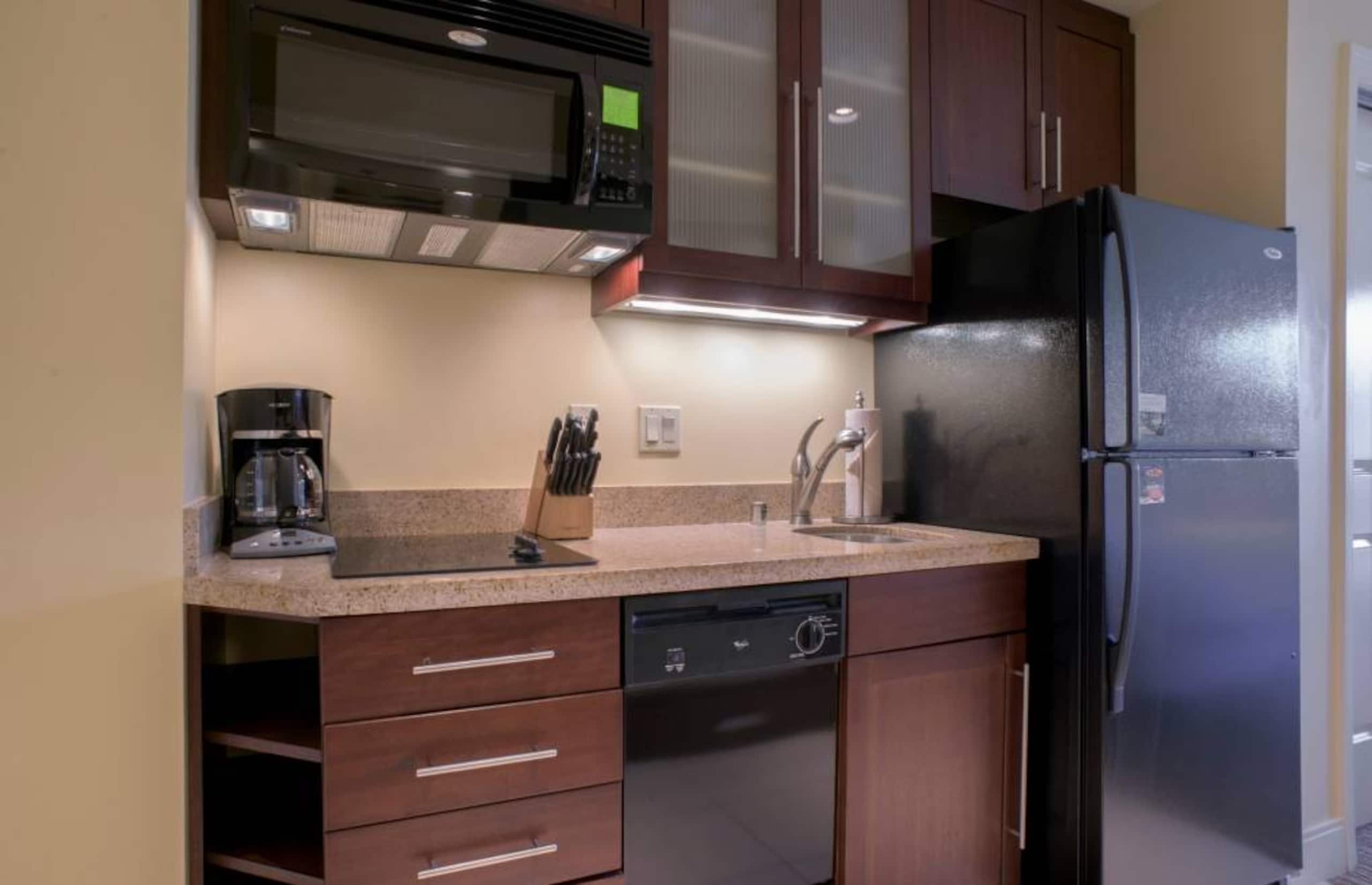 Condo in Lahaina · ★4.9 · 1 bedroom · 2 beds · 1 bath - Image 2