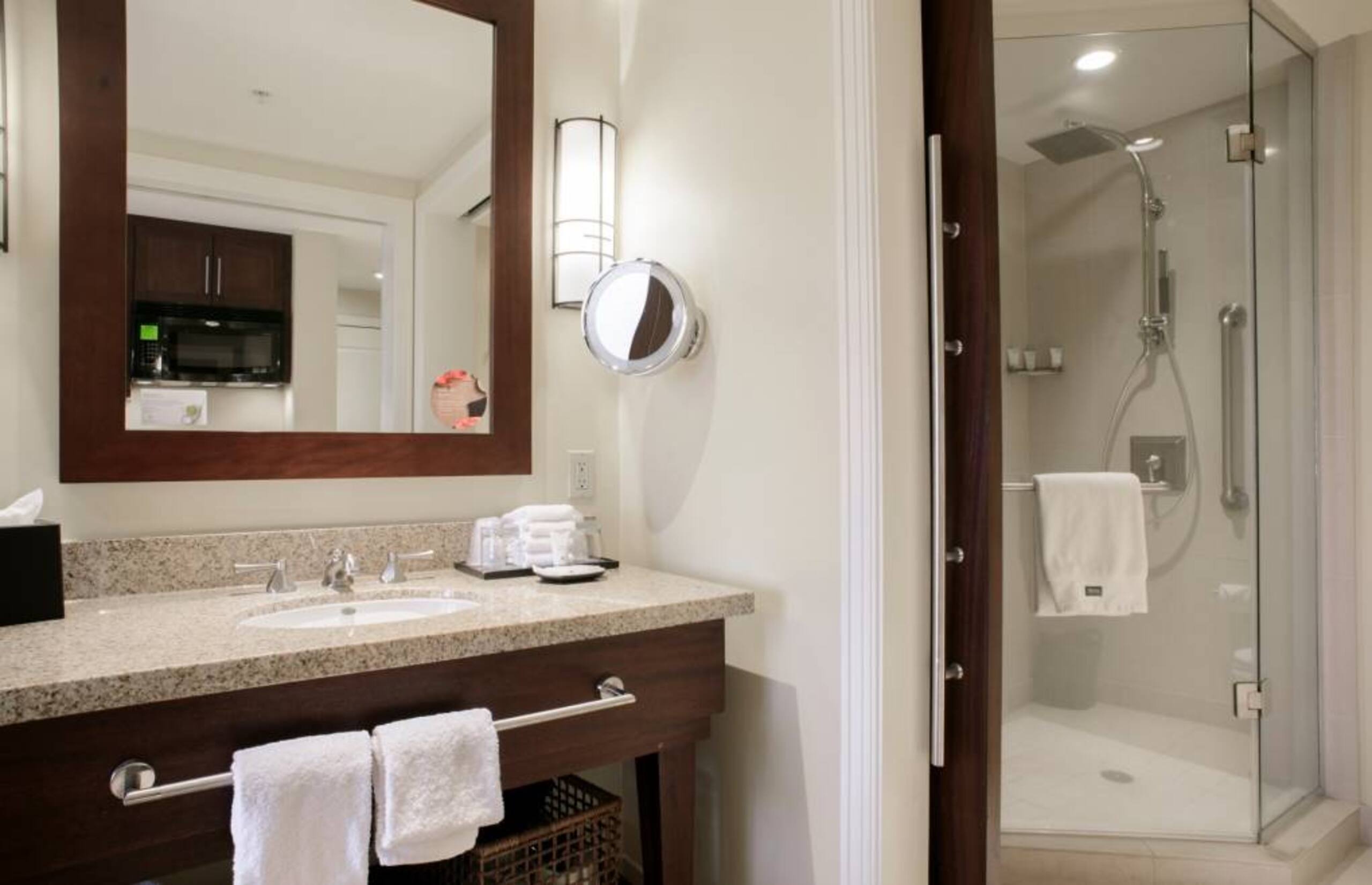 Condo in Lahaina · ★4.9 · 1 bedroom · 2 beds · 1 bath - Image 8