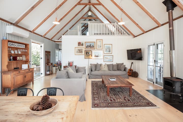 Little Red Barn In The Noosa Hinterland - Cooroy