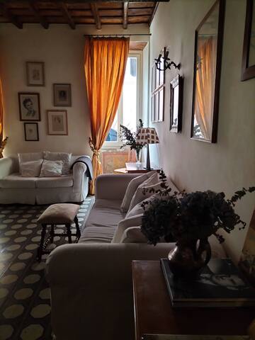 Campo dei Fiori Apartment gallery image 3