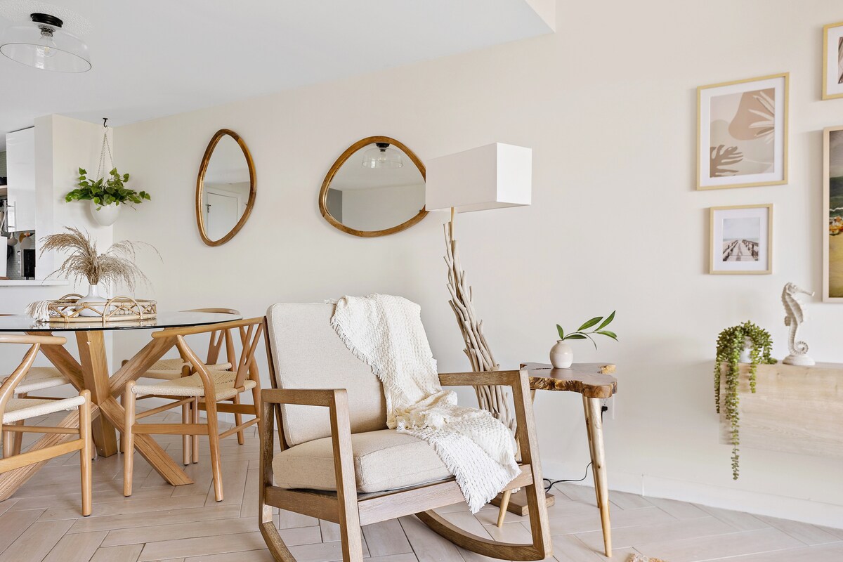 Popular Airbnb listing: Little Palm Villa | Oceanfront in Harbor Island