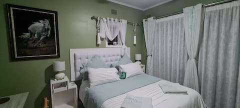 Serenity @Serendipity (1 Queen Bed) 2 People